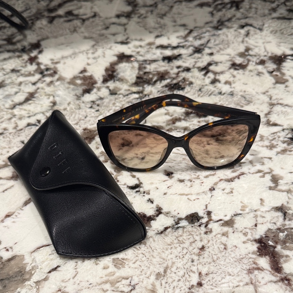 Diff Eyewear Ruby Tortoiseshell Cat-Eye Sunglasse… - image 1